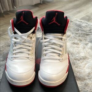 Jordan Sneakers in White and Red